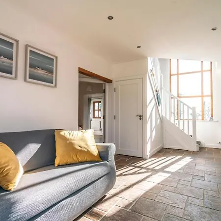 Semesterbostad Stylish, Spacious Sea View House Galway