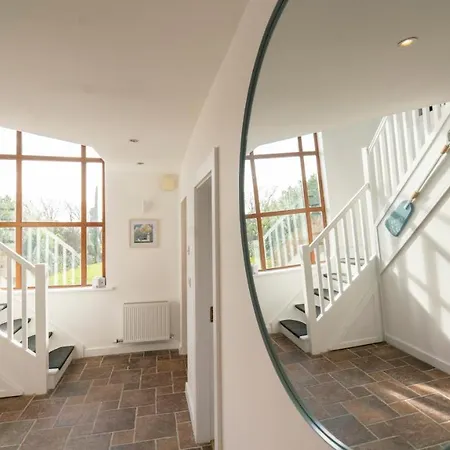 Stylish, Spacious Sea View House