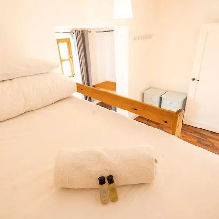 Дом отдыха Stylish, Spacious Sea View House