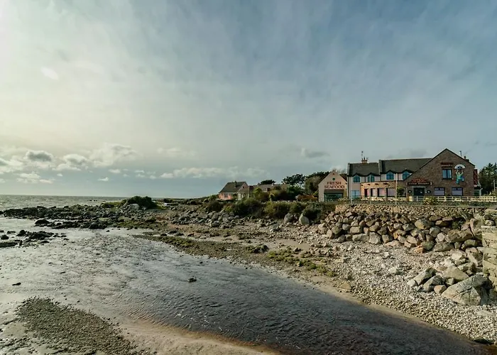 Stylish, Spacious Sea View House *