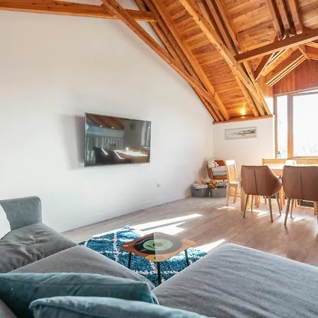 بيت للعطل Stylish, Spacious Sea View House *