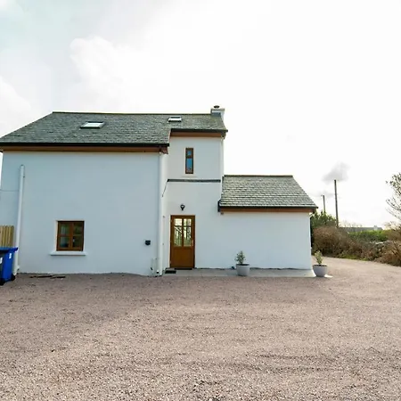 Stylish, Spacious Sea View House Holiday home