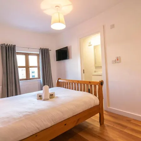 Stylish, Spacious Sea View House