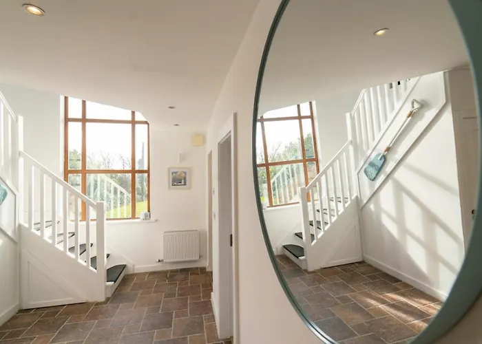 Stylish, Spacious Sea View House