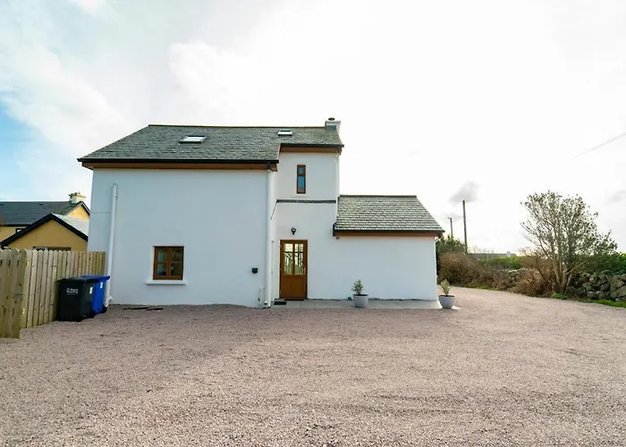 Stylish, Spacious Sea View House Semesterbostad