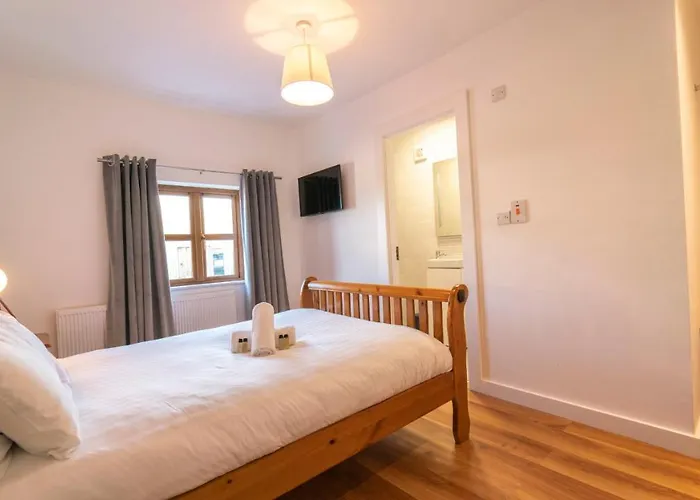 Stylish, Spacious Sea View House