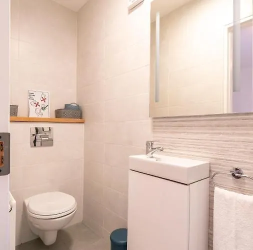 Stylish, Spacious Sea View House