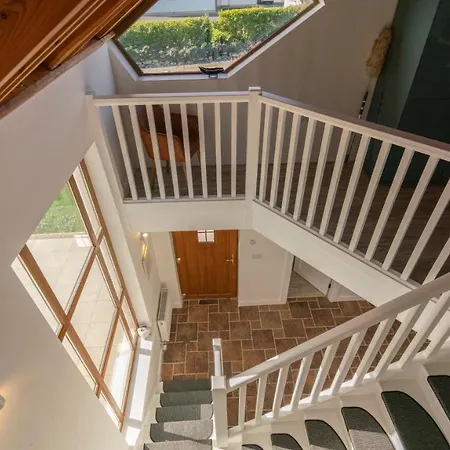 Stylish, Spacious Sea View House