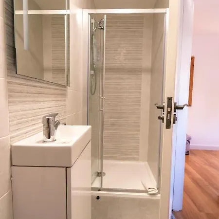 Stylish, Spacious Sea View House *