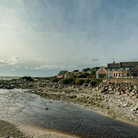 Stylish, Spacious Sea View House *