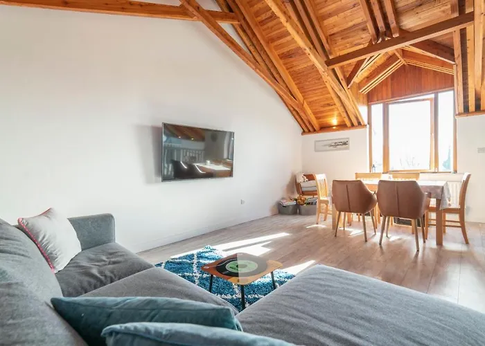 Nyaraló Stylish, Spacious Sea View House *